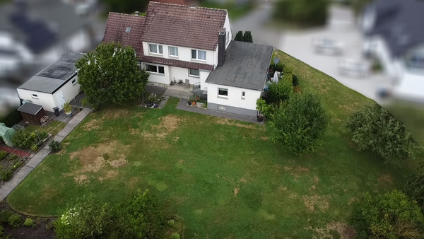 Gesamtes Grundstück Rückansicht Gesamtes Grundstück Rückansicht - Zweifamilienhaus in 59556 Lippstadt mit 159m² kaufen