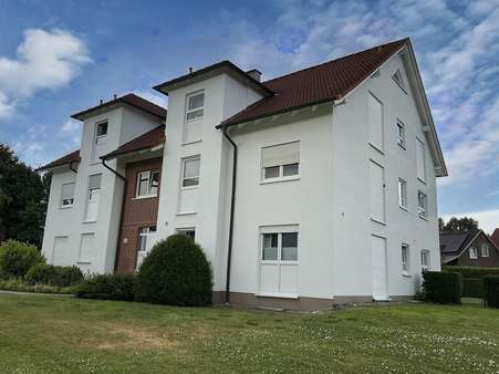 Vorder-/Seitenansicht - Dachgeschosswohnung in 59505 Bad Sassendorf mit 94m² kaufen
