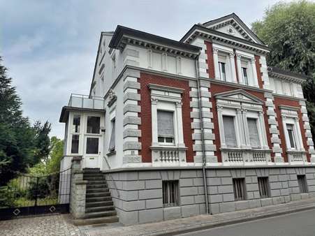Außenansicht Außenansicht - Villa in 59555 Lippstadt mit 240m² kaufen