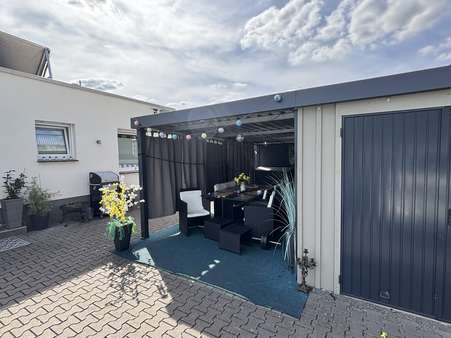 Überdachte Sitzfläche - Bungalow in 59556 Lippstadt mit 140m² kaufen