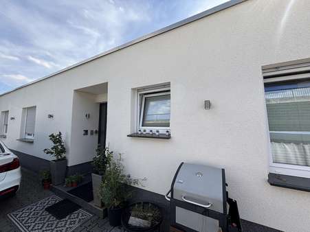 Eingangstür - Bungalow in 59556 Lippstadt mit 140m² kaufen
