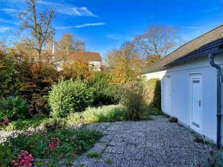 Gartenanteil / Zugang zu den beiden Garagen Gartenanteil / Zugang zu den beiden Garagen - Doppelhaushälfte in 59494 Soest mit 152m² kaufen