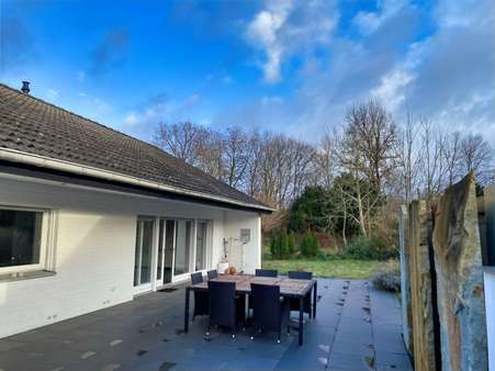 Blick auf die Terrasse Blick auf die Terrasse - Einfamilienhaus in 59494 Soest mit 157m² kaufen