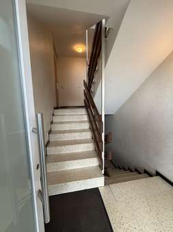 Eingang / Treppenhaus Eingang / Treppenhaus - Erdgeschosswohnung in 59557 Lippstadt mit 75m² kaufen