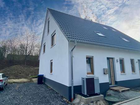 Referenzobjekt / Vorder- und Seitenansicht - Doppelhaushälfte in 59457 Werl mit 116m² kaufen