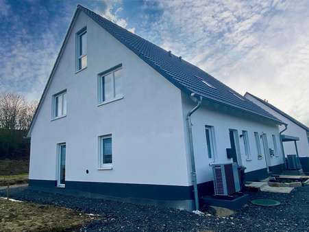 Referenzobjekt / Vorder- und Seitenansicht - Doppelhaushälfte in 59457 Werl mit 116m² kaufen