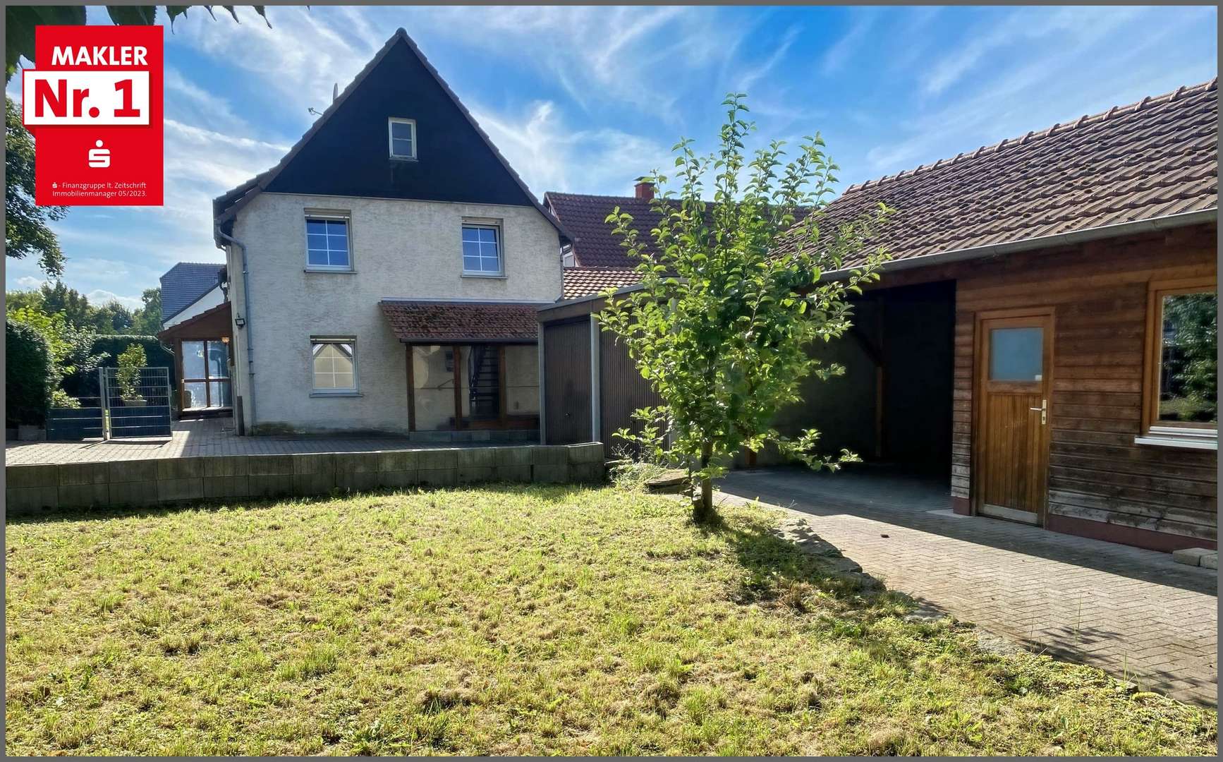 Gartenansicht / Gartenhaus - Carport / Garten - Zweifamilienhaus in 59494 Soest mit 163m² kaufen