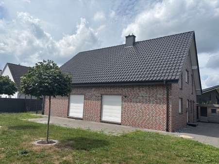 Gartenansicht Gartenansicht - Zweifamilienhaus in 59510 Lippetal mit 240m² kaufen