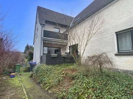 Seitenansicht - Zweifamilienhaus in 59469 Ense mit 261m² kaufen