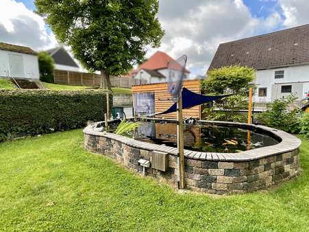 und Gartenteich und Gartenteich - Zweifamilienhaus in 59602 Rüthen mit 173m² kaufen