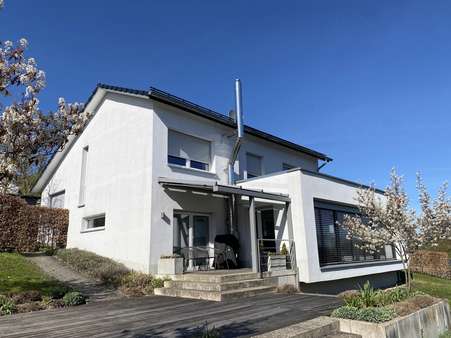 Blick auf die Terrassen - Einfamilienhaus in 59519 Möhnesee mit 162m² kaufen