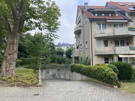 Seitenansicht / Zufahrt TG Seitenansicht / Zufahrt TG - Dachgeschosswohnung in 59505 Bad Sassendorf mit 73m² kaufen
