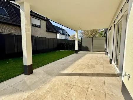 Schöner Wohnen in Bad Waldliesborn: Tolle Neubauwohnung mit Gartenanteil
