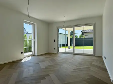 Schöner Wohnen in Bad Waldliesborn: Tolle Neubauwohnung mit Gartenanteil in elegantem Wohnhaus