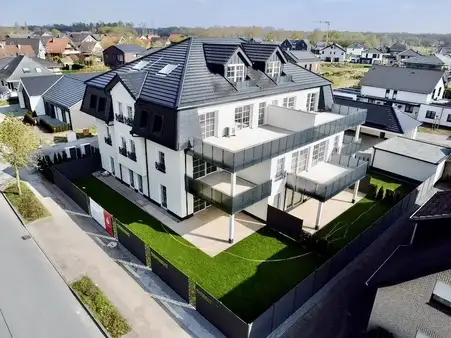 Schöner Wohnen in Bad Waldliesborn: Tolle Neubauwohnung mit großem Balkon und Carport 