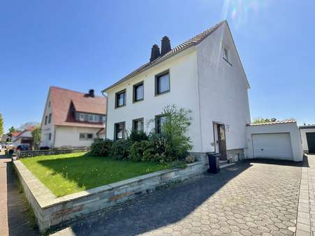 Hauseingang und Garage - Einfamilienhaus in 59609 Anröchte mit 130m² kaufen