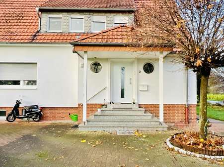 Eingang Dachgeschosswohnung - Zweifamilienhaus in 59558 Lippstadt mit 250m² günstig kaufen