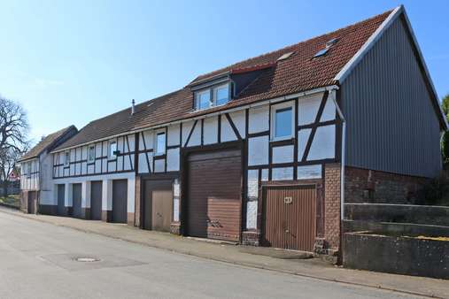 3051035c Ansicht - Zweifamilienhaus in 35108 Allendorf mit 142m² als Kapitalanlage kaufen
