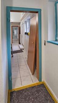 3051035d Wohnung links - Zweifamilienhaus in 35108 Allendorf mit 142m² als Kapitalanlage kaufen