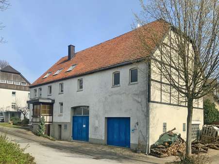 3057045b Seitenansicht mit Werkstatt - Einfamilienhaus in 59929 Brilon mit 120m² kaufen