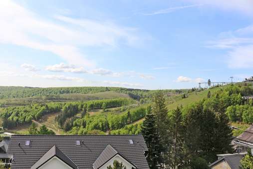 3058045o Ausblick vom Balkon 3058045o Ausblick vom Balkon - Etagenwohnung in 59955 Winterberg mit 74m² kaufen