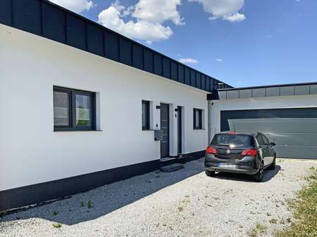 3071075b Außenansicht 3071075b Außenansicht - Bungalow in 59964 Medebach mit 155m² kaufen