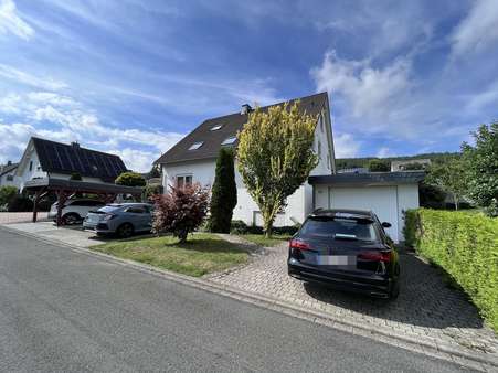 2834082a Außenansicht mit Garage - Etagenwohnung in 59939 Olsberg mit 112m² günstig kaufen