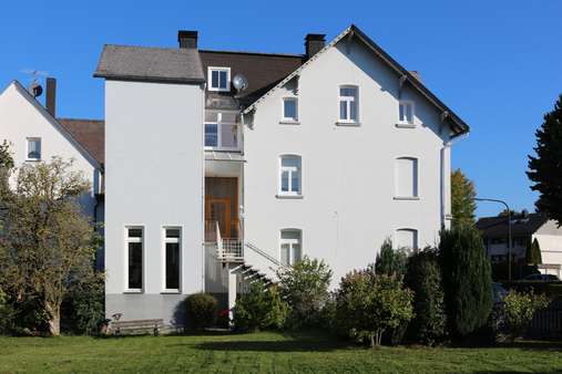 2851082c Ansicht vom Garten - Mehrfamilienhaus in 59955 Winterberg mit 187m² günstig kaufen