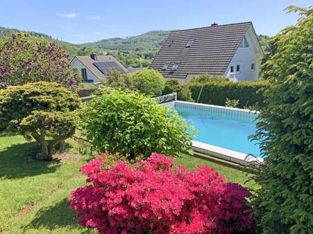 2915053c Garten mit Pool - Einfamilienhaus in 59939 Olsberg mit 195m² kaufen