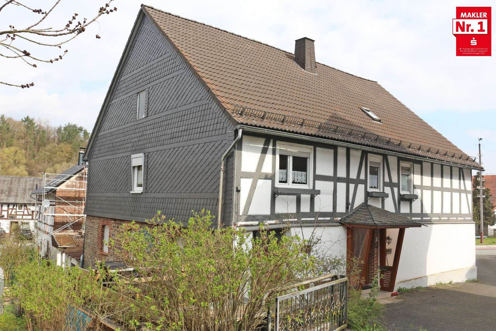 fio 2920043a Außenansicht - Expose - Einfamilienhaus in 35108 Allendorf mit 297m² kaufen