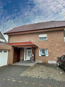 Straßenansicht - Etagenwohnung in 59590 Geseke mit 87m² kaufen