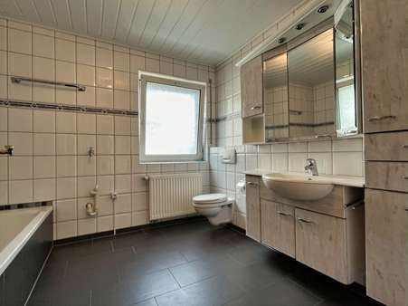Bad Bad - Etagenwohnung in 59590 Geseke mit 87m² kaufen