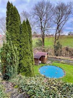 Blick in den Garten - Zweifamilienhaus in 59602 Rüthen mit 250m² kaufen