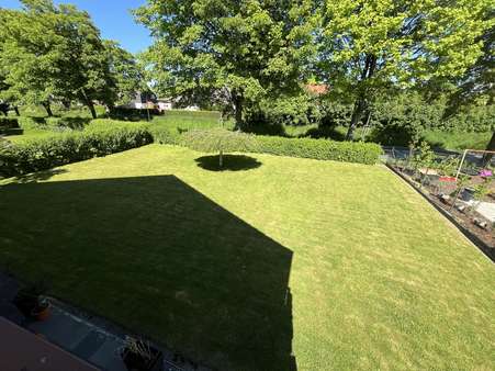 Blick in den Garten Blick in den Garten - Zweifamilienhaus in 59602 Rüthen mit 210m² kaufen