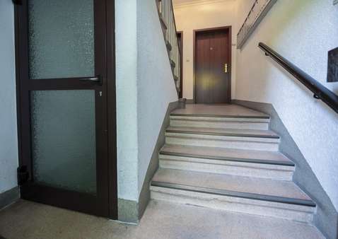 gepflegter Hausflur - Etagenwohnung in 45888 Gelsenkirchen mit 64m² kaufen