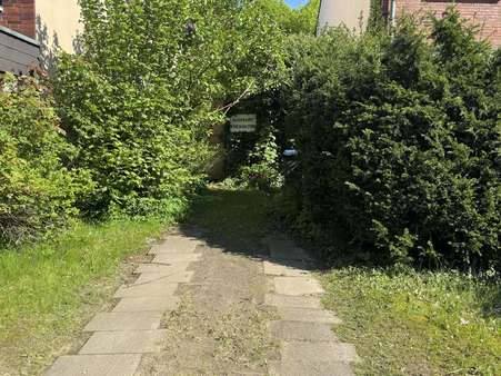 Einfahrt Grundstück - Grundstück in 45892 Gelsenkirchen mit 230m² kaufen
