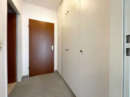 Eingangsdiele mit Einbauschränken Eingangsdiele mit Einbauschränken - Erdgeschosswohnung in 45881 Gelsenkirchen mit 45m² kaufen
