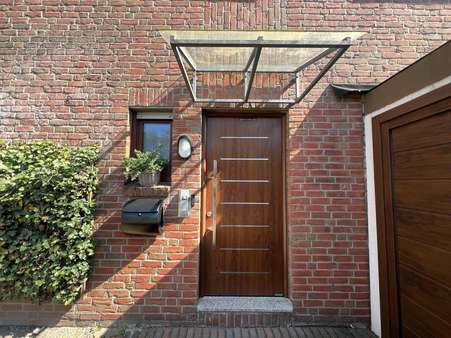 Haustür und Garage - Reihenendhaus in 45964 Gladbeck mit 102m² kaufen