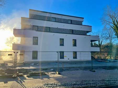Von der Straße - Erdgeschosswohnung in 45892 Gelsenkirchen mit 104m² mieten
