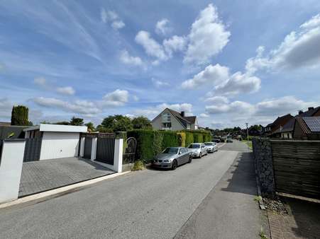 Blick von der Straße Blick von der Straße - Grundstück in 45966 Gladbeck mit 326m² kaufen