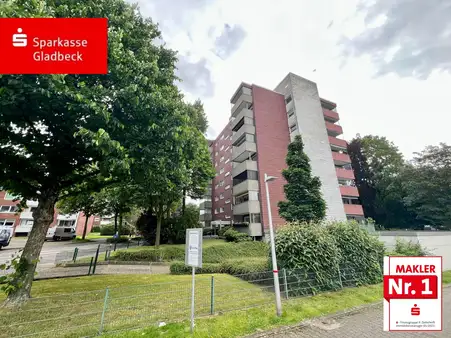 Schöner Grundriss, Aufzug bis zur Wohnung und eigener Einstellplatz!
