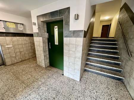Treppenhaus mit Fahrstuhl - Etagenwohnung in 45966 Gladbeck mit 65m² günstig kaufen