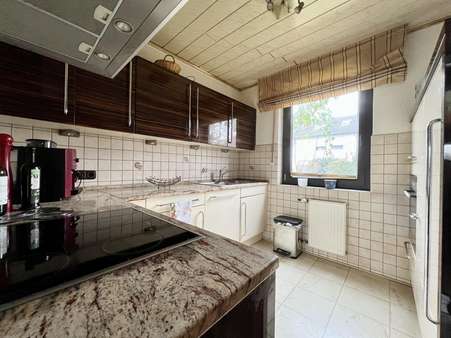 Küche mit Fenster Richtung Hauseingang - Reihenmittelhaus in 45966 Gladbeck mit 99m² kaufen