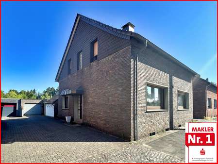 Ansicht linke Seite Ansicht linke Seite - Zweifamilienhaus in 46240 Bottrop mit 170m² kaufen