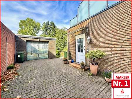 Garage mit Nebeneingang - Mehrfamilienhaus in 46119 Oberhausen mit 300m² kaufen