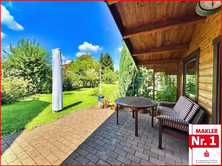 Gemütlicher Platz vor dem Gartenhaus Gemütlicher Platz vor dem Gartenhaus - Zweifamilienhaus in 46242 Bottrop mit 173m² kaufen