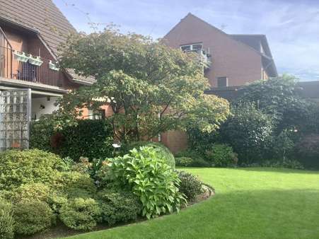 Garten mit Blick zum Haus - Zweifamilienhaus in 46286 Dorsten mit 236m² kaufen