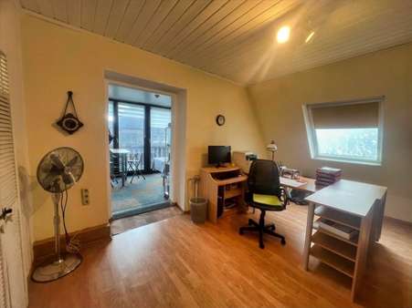 Büro im 1 OG mit angrenzendem Wintergarten - Doppelhaushälfte in 45739 Oer-Erkenschwick mit 173m² kaufen