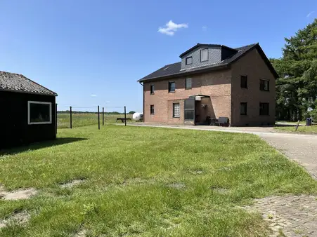 Mitten in der Natur  - Zweifamilienhaus mit Ackerfläche