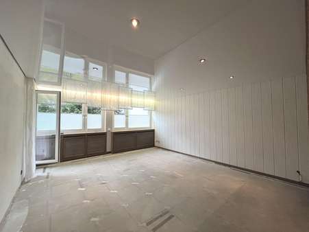 Wohnzimmer mit Ausgang auf den Balkon - Erdgeschosswohnung in 45770 Marl mit 79m² kaufen